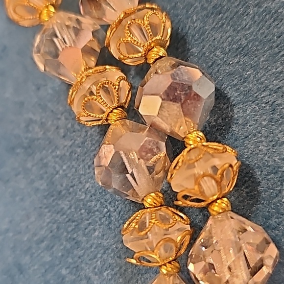 Vintage 1950s crystal choker 2 strands, 2 gold tone brooches - Picture 14 of 14